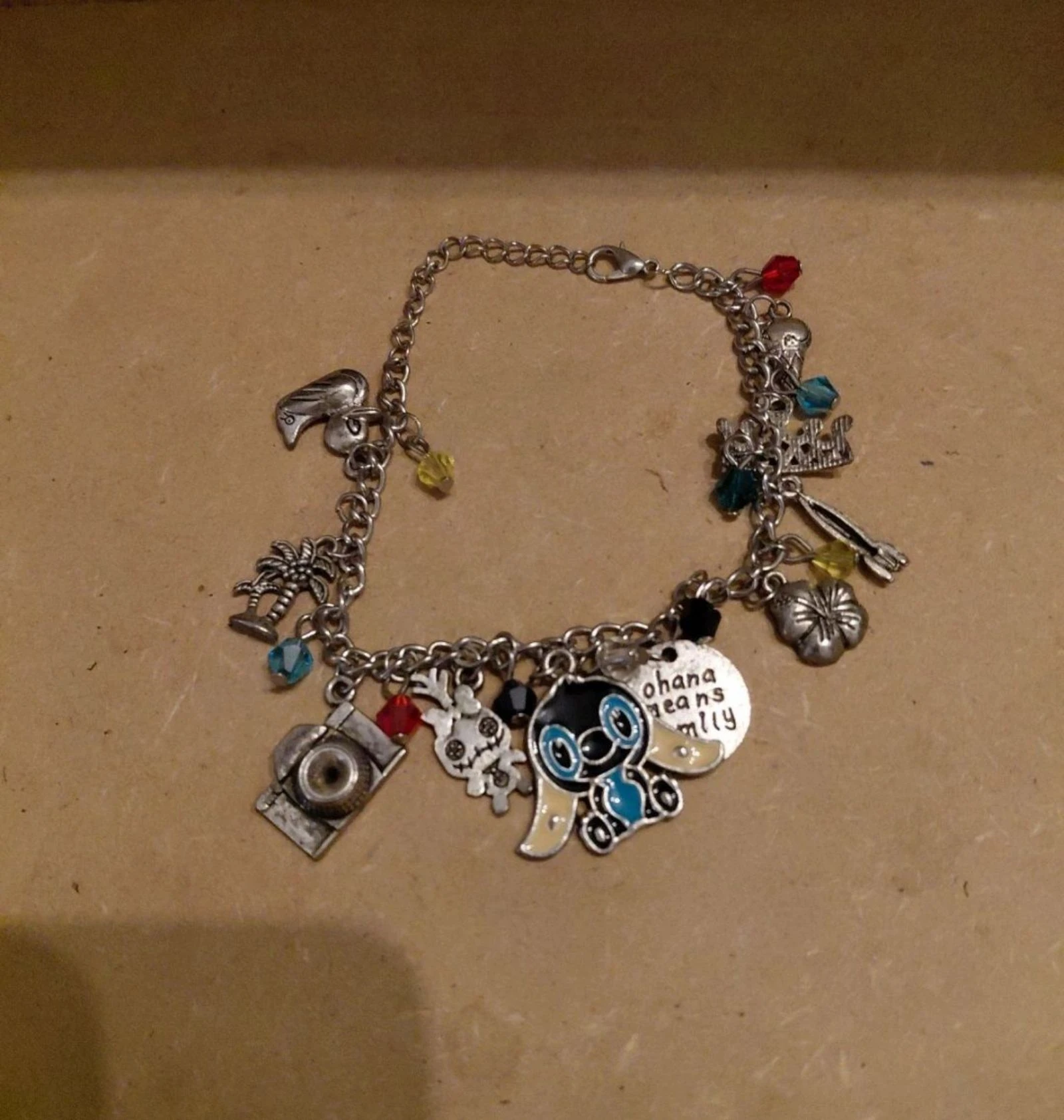 Joli bracelet breloque stitch 